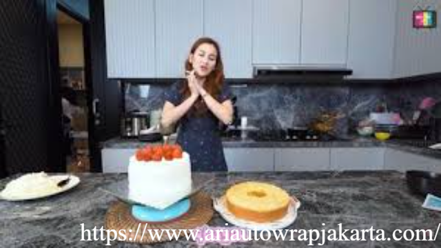Pesona Selebriti di Dapur: Potret Artis Membuat Kue